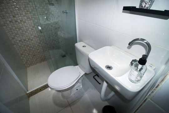 Banheiro de casa para alugar com 1 quarto, 22m² em Penha, Rio de Janeiro