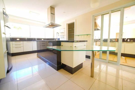 Cozinha de casa para alugar com 4 quartos, 381m² em Loteamento Alphaville Campinas, Campinas