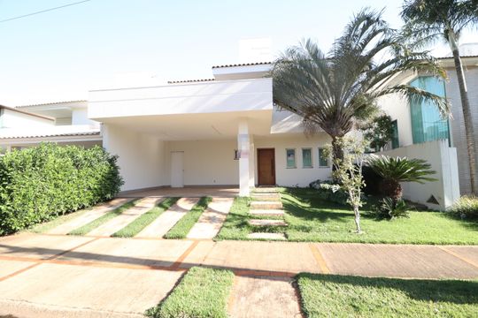 Fachada de casa de condomínio para alugar com 4 quartos, 259m² em Gávea, Uberlândia