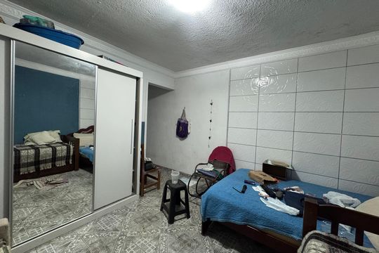 Quarto de casa para alugar com 1 quarto, 100m² em Chácara Adriana Aparecida, Carapicuíba