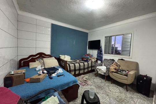 Quarto de casa para alugar com 1 quarto, 100m² em Chácara Adriana Aparecida, Carapicuíba