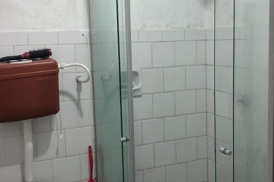 Banheiro de apartamento à venda com 2 quartos, 56m² em Passo d’Areia, Porto Alegre