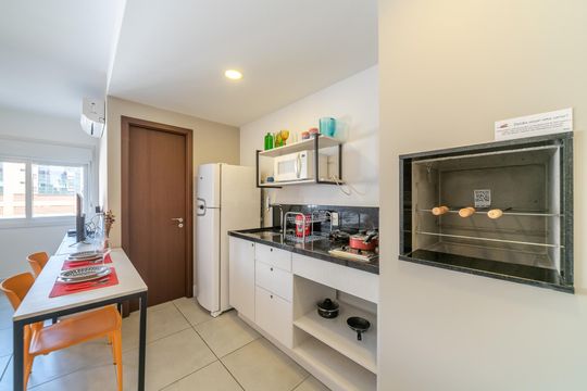 Cozinha de apartamento à venda com 1 quarto, 30m² em Floresta, Porto Alegre