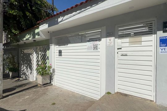 Fachada de casa à venda com 6 quartos, 195m² em Pompeia, São Paulo