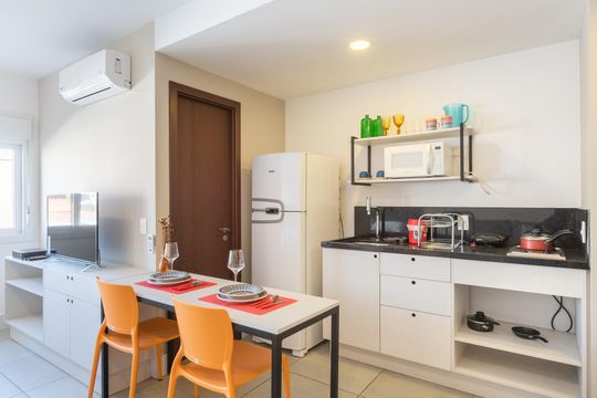 Cozinha de apartamento à venda com 1 quarto, 32m² em Floresta, Porto Alegre