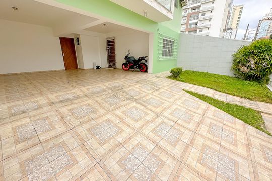 Garagem de casa para alugar com 2 quartos, 128m² em Barreiros, São José