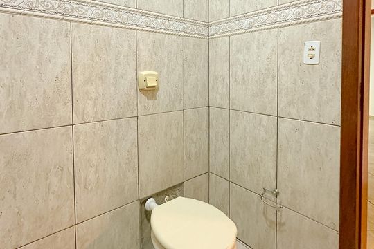 Banheiro de casa para alugar com 2 quartos, 128m² em Barreiros, São José