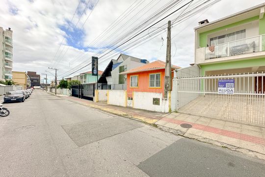 Vista da Rua de casa para alugar com 2 quartos, 128m² em Barreiros, São José