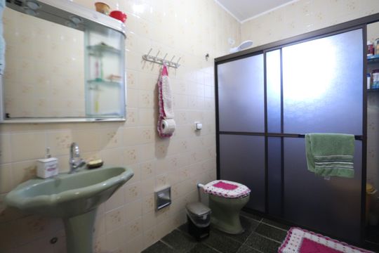 Banheiro de casa à venda com 2 quartos, 175m² em Jardim Egle, São Paulo