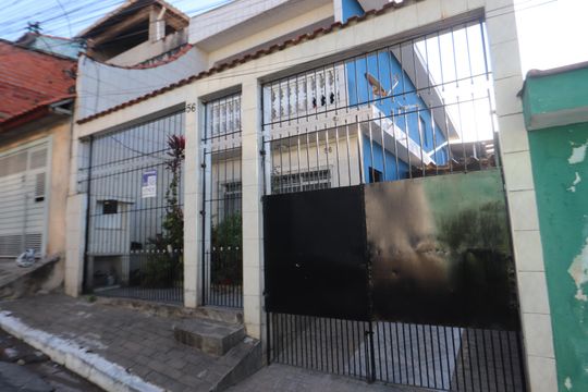 Fachada de casa à venda com 2 quartos, 175m² em Jardim Egle, São Paulo