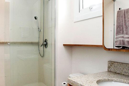 Banheiro 1 Quarto Suíte de apartamento à venda com 2 quartos, 67m² em Santana, Porto Alegre