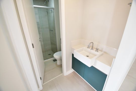 Banheiro Social de apartamento à venda com 2 quartos, 72m² em Cambuí, Campinas