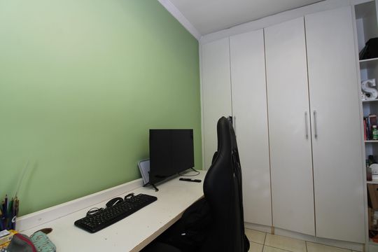 quarto 2 de casa à venda com 3 quartos, 170m² em Vila Ré, São Paulo