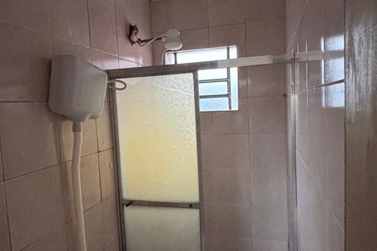 Banheiro de apartamento à venda com 2 quartos, 55m² em Santa Rosa de Lima, Porto Alegre