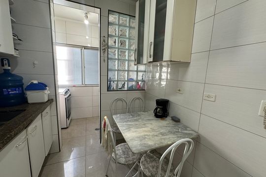Cozinha de apartamento para alugar com 2 quartos, 51m² em Biquinha, São Vicente