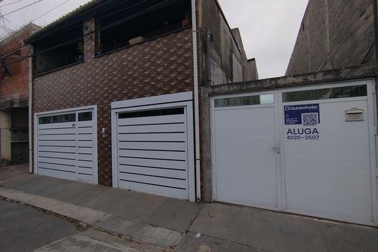 Fachada de casa para alugar com 1 quarto, 50m² em Piraporinha, Diadema