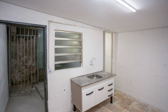 Casa para alugar com 1 quarto, 27m² em Campanário, Diadema