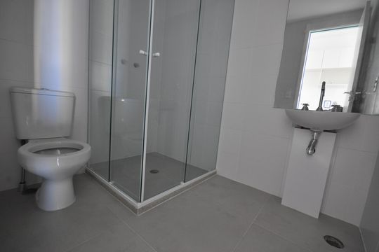 Banheiro de kitnet/studio para alugar com 1 quarto, 26m² em Tucuruvi, São Paulo