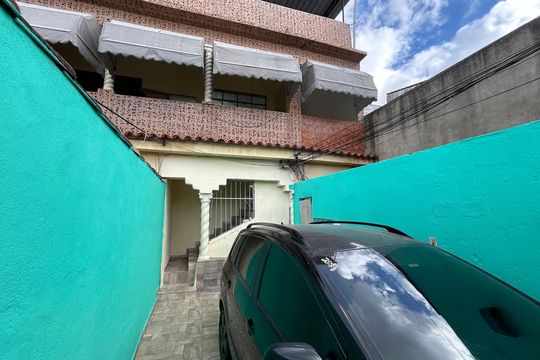 Fachada de casa para alugar com 2 quartos, 100m² em Bento Ribeiro, Rio de Janeiro
