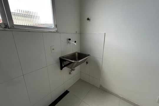 Área de Serviço de casa para alugar com 2 quartos, 100m² em Bento Ribeiro, Rio de Janeiro