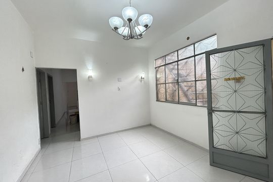 Sala de casa para alugar com 2 quartos, 100m² em Bento Ribeiro, Rio de Janeiro