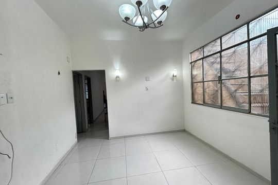 Sala de casa para alugar com 2 quartos, 100m² em Bento Ribeiro, Rio de Janeiro