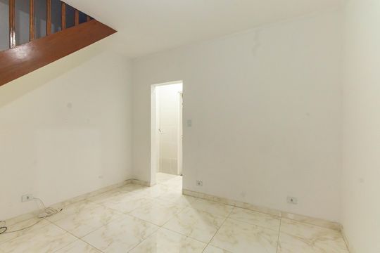 Sala de casa de condomínio à venda com 2 quartos, 80m² em Guaiauna, São Paulo