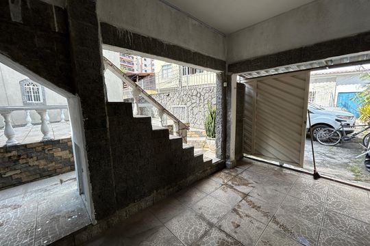 Casa para alugar com 4 quartos, 240m² em Vila Valqueire, Rio de Janeiro