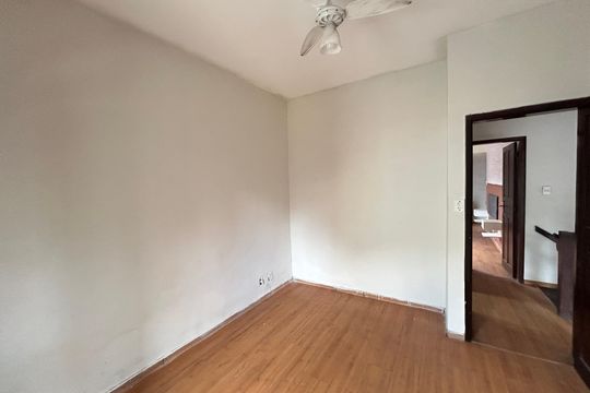 Casa para alugar com 4 quartos, 240m² em Vila Valqueire, Rio de Janeiro