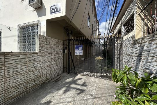Casa para alugar com 4 quartos, 240m² em Vila Valqueire, Rio de Janeiro