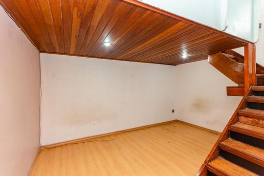Casa à venda com 5 quartos, 160m² em Jardim Maracana, São Paulo