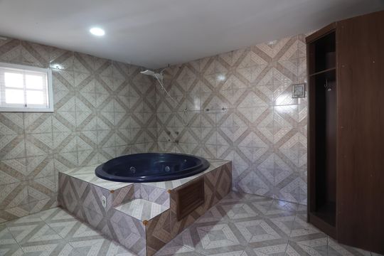 Banheiro suíte 2 de casa para alugar com 2 quartos, 180m² em Estância Velha, Canoas