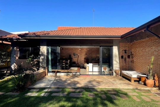 Área Externa de casa de condomínio para alugar com 2 quartos, 180m² em Jardim da Gloria, Cotia