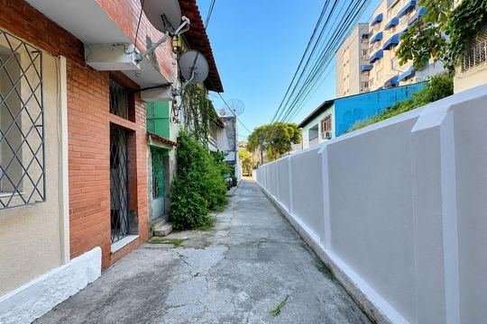 Área externa de casa de condomínio à venda com 2 quartos, 80m² em Santa Rosa, Niterói