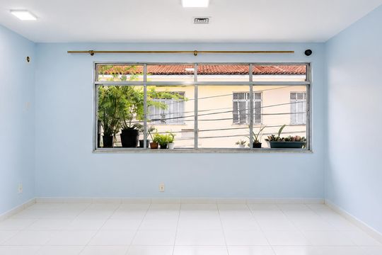 Sala de casa de condomínio à venda com 2 quartos, 80m² em Santa Rosa, Niterói