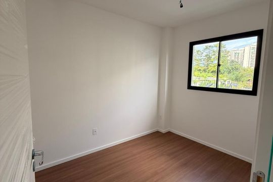 Quarto de apartamento à venda com 2 quartos, 47m² em Barra Olímpica, Rio de Janeiro