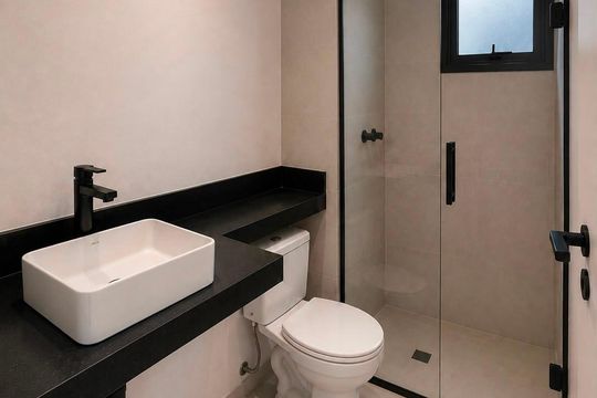 Banheiro de apartamento à venda com 2 quartos, 47m² em Barra Olímpica, Rio de Janeiro
