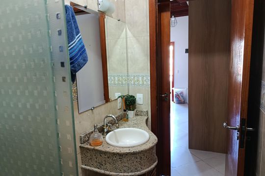 Banheiro de casa à venda com 3 quartos, 170m² em Vila Isolina Mazzei, São Paulo