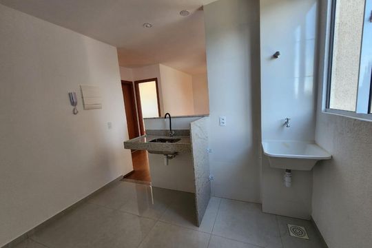 Área de serviço de apartamento para alugar com 2 quartos, 46m² em Alvorada, Contagem