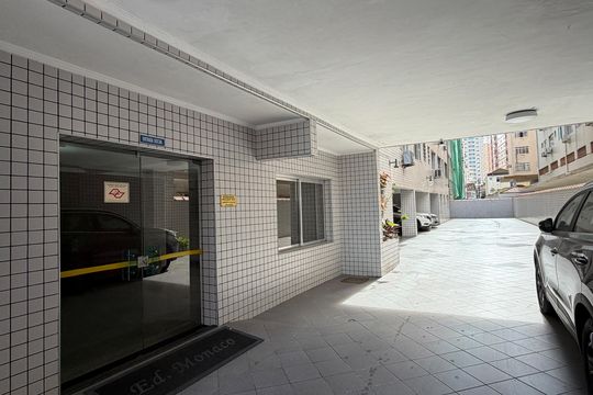 Fachada do bloco de apartamento para alugar com 2 quartos, 50m² em Gonzaga, Santos