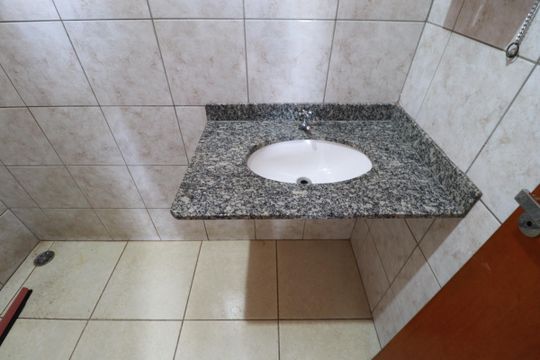 Banheiro  de kitnet/studio para alugar com 1 quarto, 35m² em Vila Virginia, Ribeirão Preto