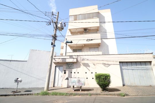 Fachada de apartamento para alugar com 2 quartos, 60m² em Jardim Patricia, Uberlândia