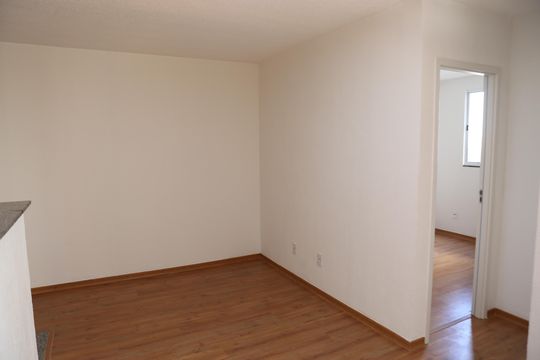 Sala de apartamento para alugar com 2 quartos, 45m² em Bairro da Glória, Contagem