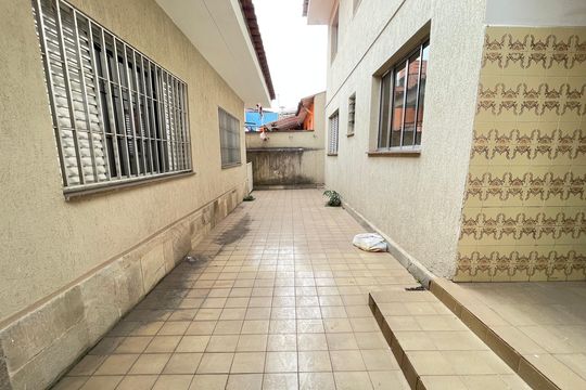 Quintal de casa à venda com 6 quartos, 180m² em Jardim Arpoador, São Paulo