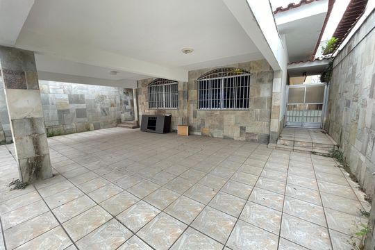 Garagem de casa à venda com 6 quartos, 180m² em Jardim Arpoador, São Paulo