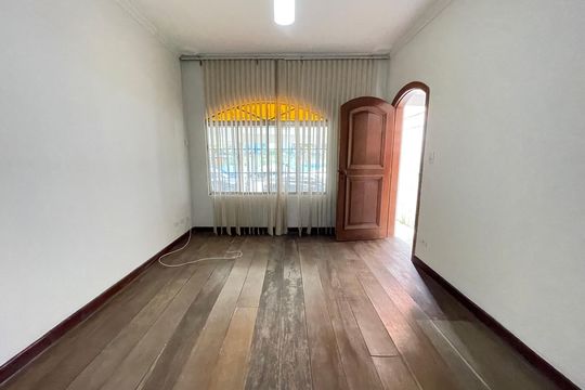 Casa à venda com 6 quartos, 180m² em Jardim Arpoador, São Paulo