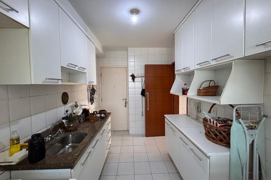 Cozinha de apartamento para alugar com 2 quartos, 93m² em Jardim Taquaral, São Paulo