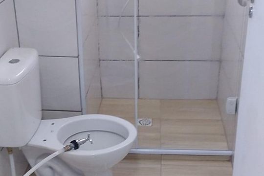 Banheiro de apartamento para alugar com 2 quartos, 55m² em Restinga, Porto Alegre