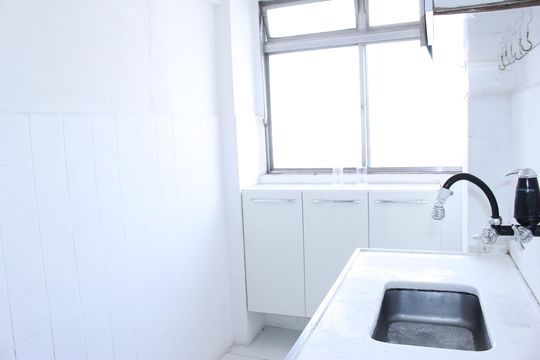 Cozinha de kitnet/studio para alugar com 1 quarto, 48m² em Santa Ifigênia, São Paulo