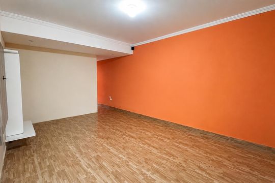 Sala de casa de condomínio para alugar com 2 quartos, 133m² em Caucaia do Alto, Cotia